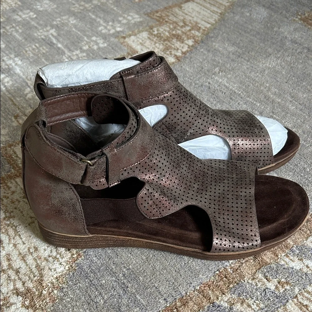 Pierre Dumas Metallic Bronze Perforated Ankle-Strap Sandals Size 8 New!